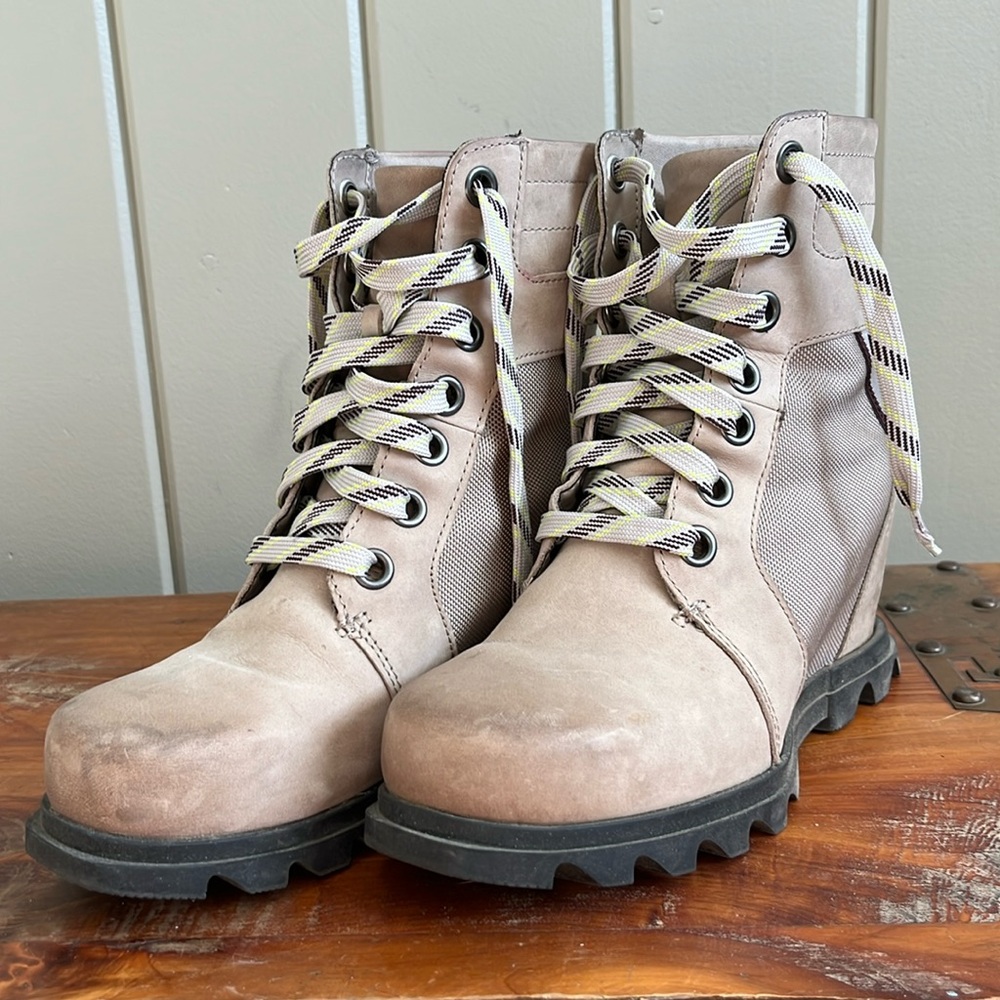 SOREL Lexie Wedge III size 7.5